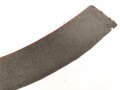 Kaiserreich / 1. Weltkrieg, Stehkragen für Offiziere, schwarzer Samt mit roter Paspel, innen Feldgrau. Gesamtlänge des unteren Randes etwa 44,5cm