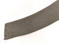 Kaiserreich / 1. Weltkrieg, Stehkragen für Offiziere, schwarzer Samt mit roter Paspel, innen Feldgrau. Gesamtlänge des unteren Randes etwa 46cm