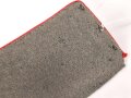 Kaiserreich / 1. Weltkrieg, Stehkragen für Offiziere, schwarzer Samt mit roter Paspel, innen Feldgrau. Gesamtlänge des unteren Randes etwa 46cm