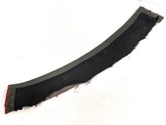 1. Weltkrieg, Stehkragen für eine Feldbluse. Feldgrau mit roter Biese. Gesamtlänge des unteren Randes etwa 49,5cm