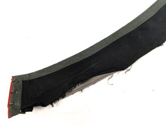 1. Weltkrieg, Stehkragen für eine Feldbluse. Feldgrau mit roter Biese. Gesamtlänge des unteren Randes etwa 49,5cm