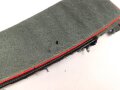1. Weltkrieg, Stehkragen für eine Feldbluse. Feldgrau mit roter Biese. Gesamtlänge des unteren Randes etwa 49,5cm