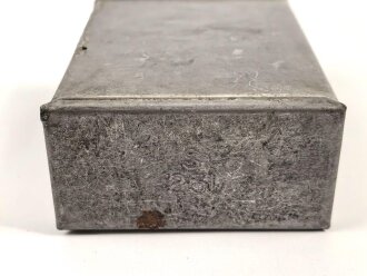Pinseldose, Maße etwa 3,5 x 7 x, 10cm. Alter und Herkunft unbekannt