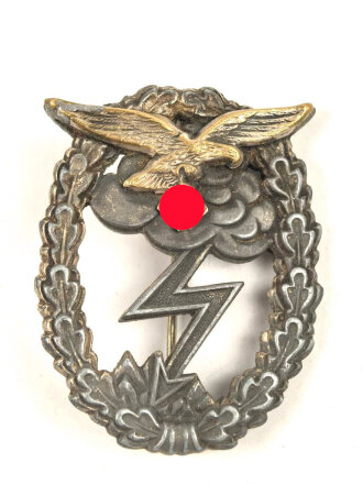 Erdkampfabzeichen Luftwaffe. Zink, der Adler aufgenietet. Nicht markiert, vermutlich Fertigung von J.E.Hammer & Söhne Geringswalde.