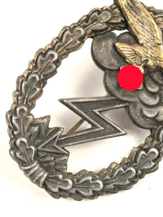Erdkampfabzeichen Luftwaffe. Zink, der Adler aufgenietet. Nicht markiert, vermutlich Fertigung von J.E.Hammer & Söhne Geringswalde.
