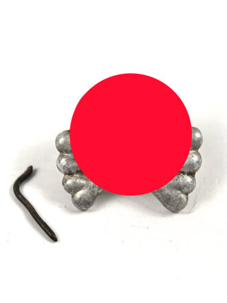 Heer, Totenkopf für den Kragenspiegel der Panzertruppe. Aluminium, ein Splint lose beiliegend, Rückseitig Klebstoffspuren ?