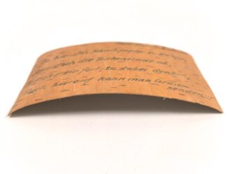 Feldpostbrief auf einem Stück Birkenrinde, an einer Stelle etwa 6cm eingerissen