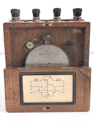 Wheatstone Meßbrücke ( Messeinrichtung zur Messung von elektrischen Widerständen). Größe des Holzgehäuses etwa 18 x 19 x 9cm