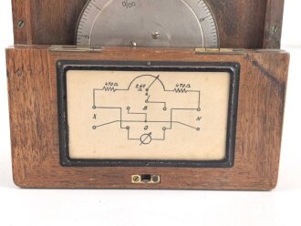 Wheatstone Meßbrücke ( Messeinrichtung zur Messung von elektrischen Widerständen). Größe des Holzgehäuses etwa 18 x 19 x 9cm