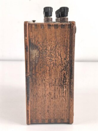Wheatstone Meßbrücke ( Messeinrichtung zur Messung von elektrischen Widerständen). Größe des Holzgehäuses etwa 18 x 19 x 9cm