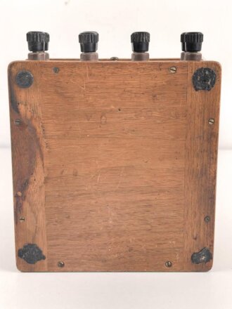 Wheatstone Meßbrücke ( Messeinrichtung zur Messung von elektrischen Widerständen). Größe des Holzgehäuses etwa 18 x 19 x 9cm