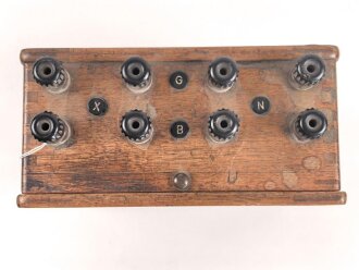 Wheatstone Meßbrücke ( Messeinrichtung zur Messung von elektrischen Widerständen). Größe des Holzgehäuses etwa 18 x 19 x 9cm