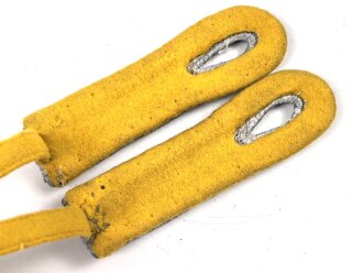 Luftwaffe, Paar Schulterstücke für einen Leutnant fliegendes Personal.  Relativ schmale, kurze Ausführung, Gesamtlänge etwa 9,5cm