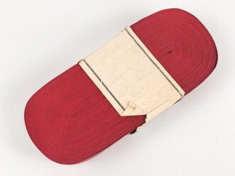 Bündel Ordensband zur Medaille Winterschlacht im Osten. Breite 31mm. In der originalen Banderole. Laut Banderole 25 Meter
