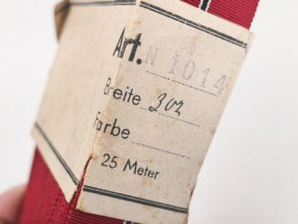 Bündel Ordensband zur Medaille Winterschlacht im Osten. Breite 31mm. In der originalen Banderole. Laut Banderole 25 Meter