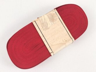 Bündel Ordensband zur Medaille Winterschlacht im Osten. Breite 31mm. In der originalen Banderole, diese defekt und vor längerer Zeit unglücklich geklebt. Laut Banderole 25 Meter
