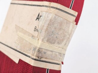 Bündel Ordensband zur Medaille Winterschlacht im Osten. Breite 31mm. In der originalen Banderole, diese defekt und vor längerer Zeit unglücklich geklebt. Laut Banderole 25 Meter