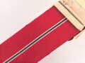 Bündel Ordensband zur Medaille Winterschlacht im Osten. Breite 31mm. In der originalen Banderole, diese defekt und vor längerer Zeit unglücklich geklebt. Laut Banderole 25 Meter