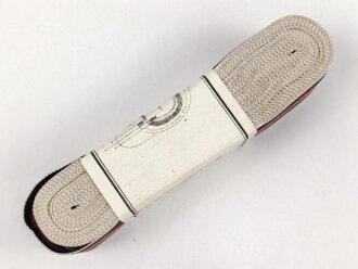 Bündel Ordensband zur Anschlussmedaille 1.Oktober 1938. Breite 30mm. In der originalen Banderole, laut dieser 10 Meter