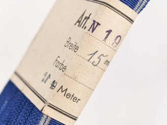 Bündel Ordensband zur NSDAP Dienstauszeichnung in silber. Breite 15mm. In der originalen Banderole, laut dieser 20 Meter