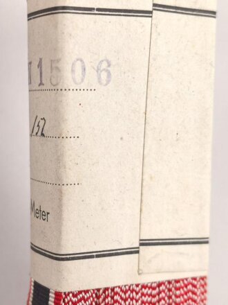 Bündel Ordensband  für die Bandspange zum Kriegsverdienstkreuz 2. Klasse 1939.  15mm Breite. In der originalen Banderole, laut dieser 10 Meter