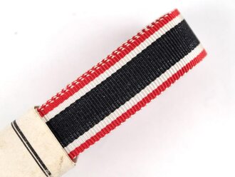 Bündel Ordensband  für die Bandspange zum Kriegsverdienstkreuz 2. Klasse 1939.  15mm Breite. In der originalen Banderole, laut dieser 10 Meter