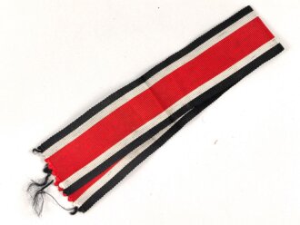 Ordensband für Eisernes Kreuz 2.Klasse 1939. Original konfektionierter Abschnitt mit 29cm Länge und 30mm Breite.  Preis je 1 Stück. Jeweils angeschmutzt