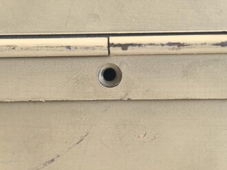 Gehäuse Wehrmacht, sieht im ersten Moment aus wie für Überbrückungszusatz für Trägerfrequenzverbindungen, ist aber nur etwa 18 cm hoch. Originallack
