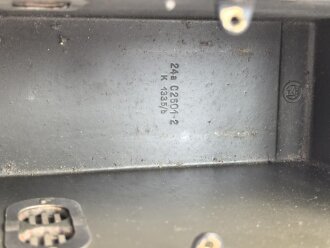 Feldfernsprecher 33 Wehrmacht, datiert 1943.  Ungereinigt, Funktion nicht geprüft, überlackiert
