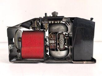 Feldfernsprecher 33 Wehrmacht, datiert 1943.  Ungereinigt, Funktion nicht geprüft, überlackiert
