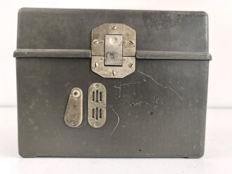 Feldfernsprecher 33 Wehrmacht, datiert 1943.  Ungereinigt, Funktion nicht geprüft, überlackiert