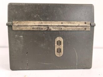 Feldfernsprecher 33 Wehrmacht, datiert 1943.  Ungereinigt, Funktion nicht geprüft, überlackiert