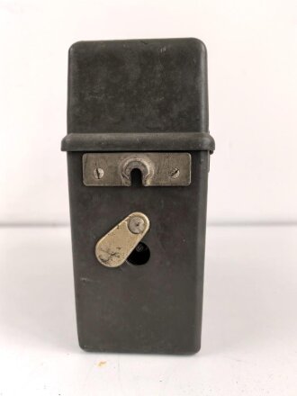 Feldfernsprecher 33 Wehrmacht, datiert 1943.  Ungereinigt, Funktion nicht geprüft, überlackiert