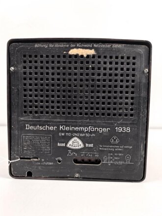 Deutscher Kleinempfänger 1938, Hersteller Roland Brandt. Optisch gut, ungereinigt, Anschlussstecker samt Kabel fehlt, Funktion nicht geprüft
