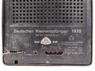 Deutscher Kleinempfänger 1938, Hersteller Roland Brandt. Optisch gut, ungereinigt, Anschlussstecker samt Kabel fehlt, Funktion nicht geprüft