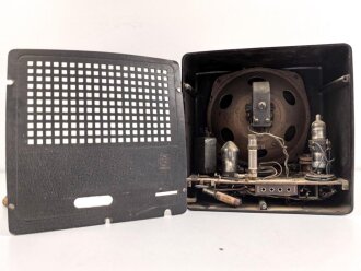 Deutscher Kleinempfänger , Hersteller G.Schaub Pforzheim. Optisch gut, ungereinigt, Stecker neuzeitlich ergänzt,  Funktion nicht geprüft