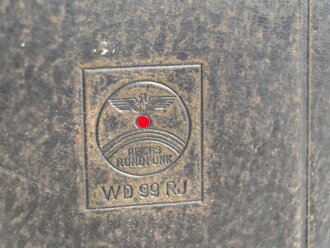 Deutscher Kleinempfänger , Hersteller G.Schaub Pforzheim. Optisch gut, ungereinigt, Stecker neuzeitlich ergänzt,  Funktion nicht geprüft