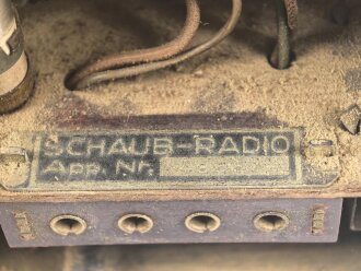 Deutscher Kleinempfänger , Hersteller G.Schaub Pforzheim. Optisch gut, ungereinigt, Stecker neuzeitlich ergänzt,  Funktion nicht geprüft
