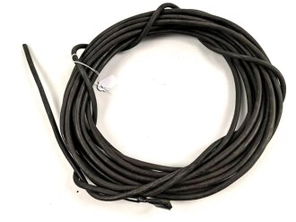 Zweipoliges Kabel mit Gummimantel. Durchmesser 6 Millimeter, Durchmesser des Bündels wie fotografiert etwa 27cm