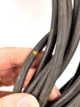 Zweipoliges Kabel mit Gummimantel. Durchmesser 6 Millimeter, Durchmesser des Bündels wie fotografiert etwa 27cm