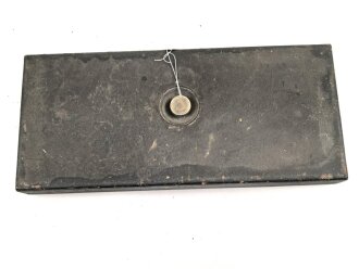 Deckel zum kleinen Klappenschrank zu 10 Leitungen. . Überlackiertes Stück, ungereinigt