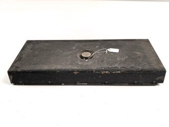 Deckel zum kleinen Klappenschrank zu 10 Leitungen. . Überlackiertes Stück, ungereinigt