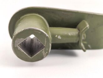 Kurbel für die Kabeltrommel mit schwerem Feldkabel der Wehrmacht. Überlackiert, datiert 1939