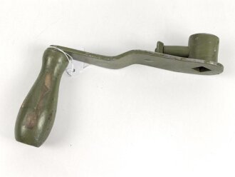 Kurbel für die Kabeltrommel mit schwerem Feldkabel der Wehrmacht. Überlackiert, datiert 1939