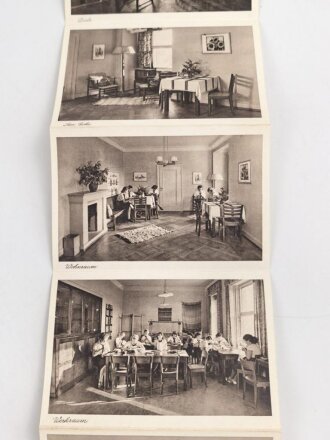 Führerinnen-Schule des Obergaues 13 Hessen-Nassau, 12 Fotos (Drucke) auf Papier in einer Kuvert-Hülle. Maße 9 x13 cm