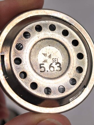 Fernhörer und Mikrofonkapsel zum Handapparat für Feldfernsprecher 33. Nachkriegsproduktion für Deutsche Post datiert 1961/63