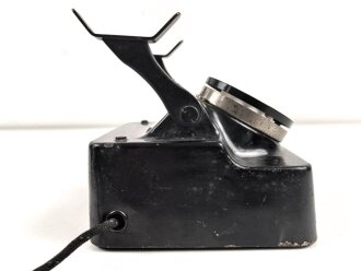 Tischfernsprecher datiert 1943 mit WaA Abnahme. Ungewöhnliches Modell mit Metallkorpus. Funktion nicht geprüft