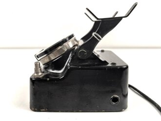Tischfernsprecher datiert 1943 mit WaA Abnahme. Ungewöhnliches Modell mit Metallkorpus. Funktion nicht geprüft