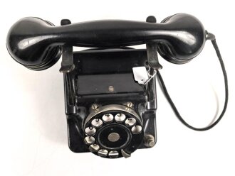 Tischfernsprecher datiert 1943 mit WaA Abnahme. Ungewöhnliches Modell mit Metallkorpus. Funktion nicht geprüft