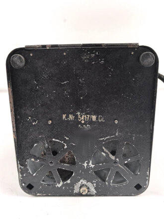 Tischfernsprecher datiert 1943 mit WaA Abnahme. Ungewöhnliches Modell mit Metallkorpus. Funktion nicht geprüft